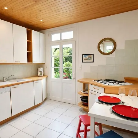 Hébergement de vacances Maison Lumineuse Avec Terrasse Et Jardin *