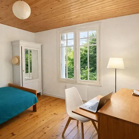 Bright House With Terrace And Garden Vakantiehuis