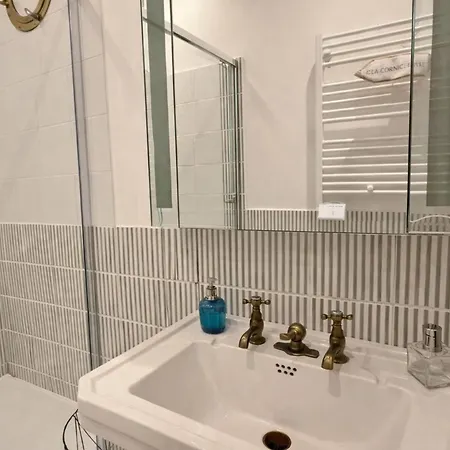 Bright House With Terrace And Garden Prázdninový dům *