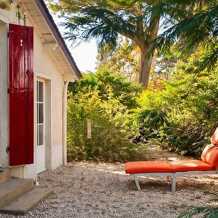 Bright House With Terrace And Garden Prázdninový dům