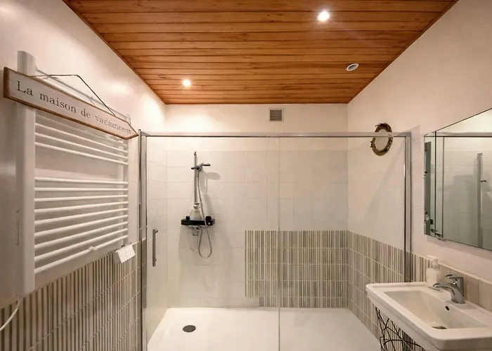 Maison Lumineuse Avec Terrasse Et Jardin *